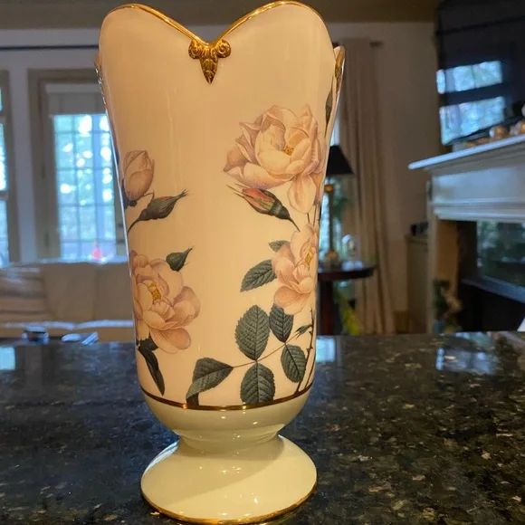 The Smithsonian Collections Vase - Picture 5 of 5